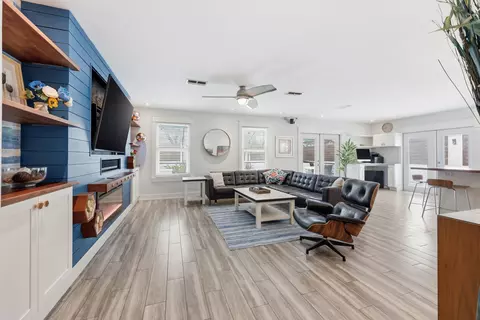 Living - 80 Aloha Cir, Saint Augustine, FL 32080 photo 2 of 6