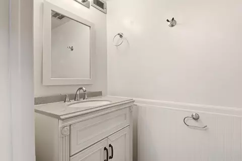 Bath - 22 Comares Ave #1A, Saint Augustine, FL 32080 photo 1 of 2