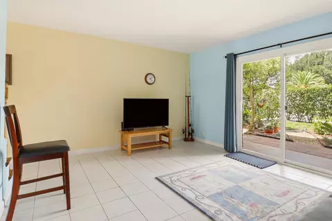 Living - 22 Comares Ave #1A, Saint Augustine, FL 32080 photo 4 of 4