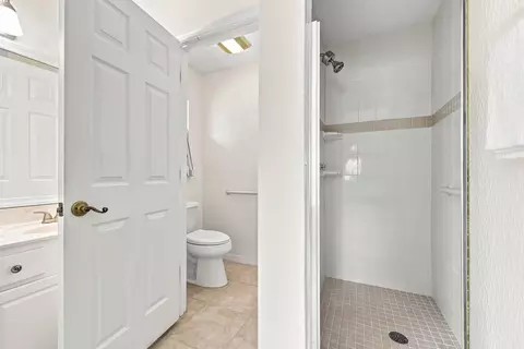 Bath - 335 Graciela Cir, Saint Augustine, FL 32086 photo 4 of 5