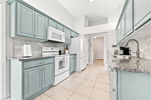 Kitchen - 335 Graciela Cir, Saint Augustine, FL 32086 photo 4 of 4