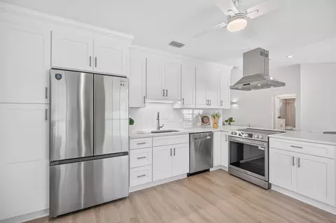 Kitchen - 6320 Pine Cir S, Saint Augustine, FL 32095 photo 4 of 4