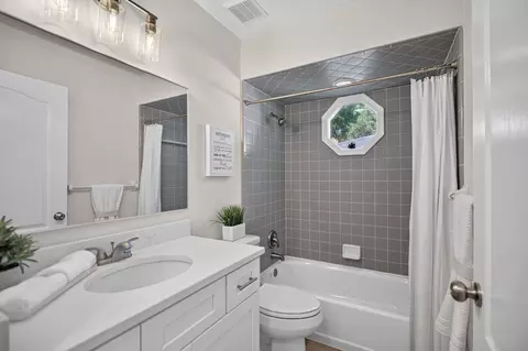 Bath - 6320 Pine Cir S, Saint Augustine, FL 32095 photo 3 of 4