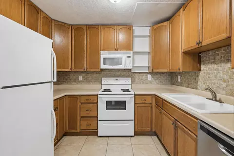Kitchen - 21 Nesmith Ave, Saint Augustine, FL 32084 photo 3 of 3