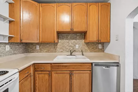 Kitchen - 21 Nesmith Ave, Saint Augustine, FL 32084 photo 1 of 3