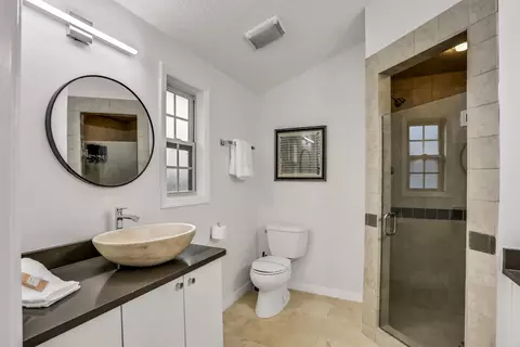 Bath - 35 Atlantic Ave Apt Ab C #A,B & C, Saint Augustine, FL 32084 photo 2 of 4