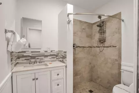 Bath - 35 Atlantic Ave Apt Ab C #A,B & C, Saint Augustine, FL 32084 photo 4 of 4