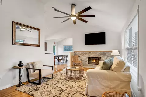 Living - 35 Atlantic Ave Apt Ab C #A,B & C, Saint Augustine, FL 32084 photo 3 of 6