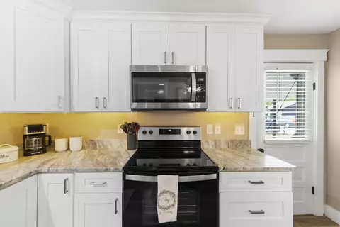 Kitchen - 37 Nesmith Ave, Saint Augustine, FL 32084 photo 7 of 9