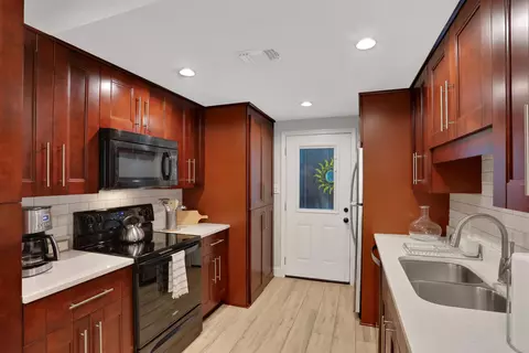 Kitchen - 8 Douglas Ave Apt Ab C #A,B & C, Saint Augustine, FL 32084 photo 3 of 6
