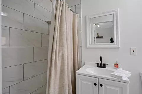 Bath - 8 Douglas Ave Apt Ab C #A,B & C, Saint Augustine, FL 32084 photo 5 of 5