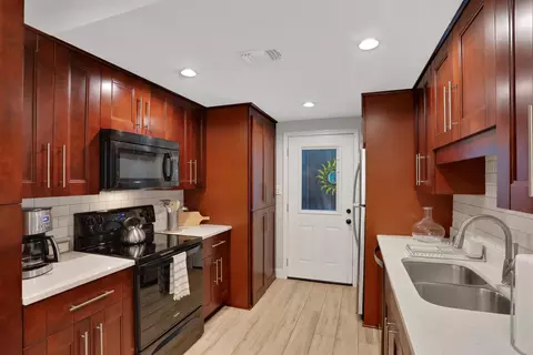 Kitchen - 8 Douglas Ave Apt Ab C #A,B & C, Saint Augustine, FL 32084 photo 3 of 6