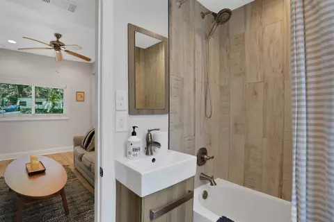 Bath - 8 Douglas Ave Apt Ab C #A,B & C, Saint Augustine, FL 32084 photo 3 of 5