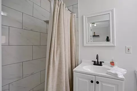 Bath - 8 Douglas Ave Apt Ab C #A,B & C, Saint Augustine, FL 32084 photo 5 of 5