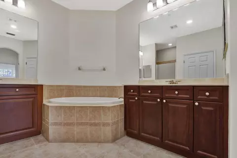 Bath - 220 Paseo Terraza #301, Saint Augustine, FL 32095 photo 1 of 6