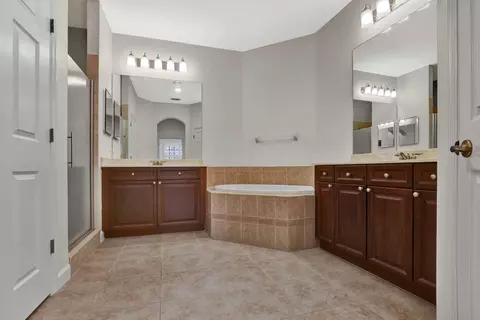 Bath - 220 Paseo Terraza #301, Saint Augustine, FL 32095 photo 2 of 6