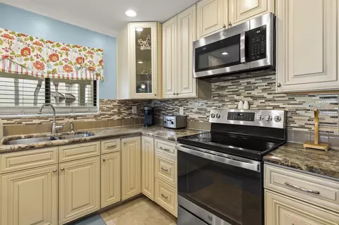 Kitchen - 850 A1a Beach Blvd #86, Saint Augustine, FL 32080 photo 3 of 4