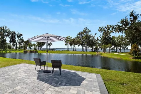 97 Oak Park Dr, Saint Johns, FL 32259