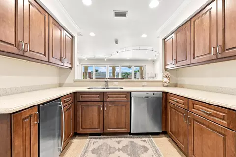 Kitchen - 116 Lancaster Pl, Saint Augustine, FL 32080 photo 8 of 9