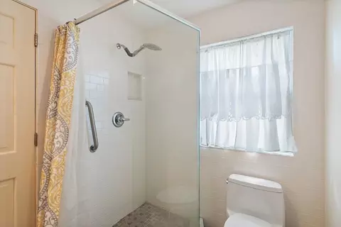 Bath - 133 South St, Saint Augustine, FL 32084 photo 2 of 12