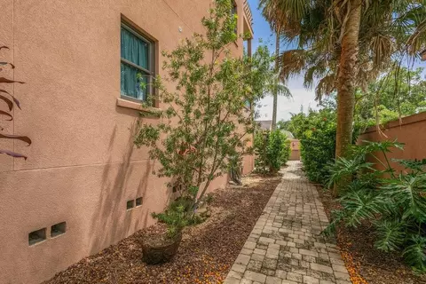 Exterior - 133 South St, Saint Augustine, FL 32084 photo 12 of 29