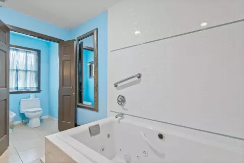 Bath - 133 South St, Saint Augustine, FL 32084 photo 6 of 12