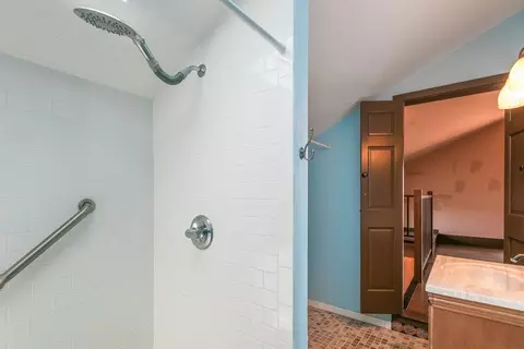 Bath - 133 South St, Saint Augustine, FL 32084 photo 11 of 12