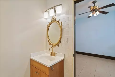 Bath - 133 South St, Saint Augustine, FL 32084 photo 3 of 12