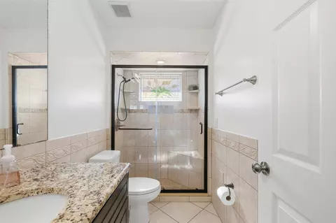 Bath - 627 E Bianca Cir, Saint Augustine, FL 32086 photo 1 of 5