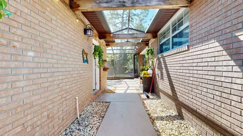 Entry Way - 627 E Bianca Cir, Saint Augustine, FL 32086 photo 2 of 5