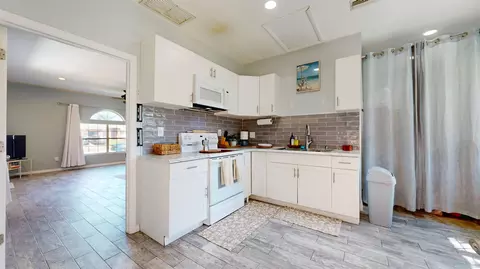 Kitchen - 627 E Bianca Cir, Saint Augustine, FL 32086 photo 4 of 6