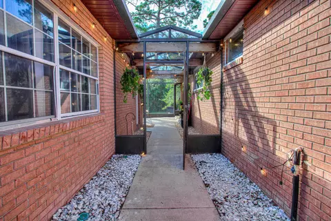 Entry Way - 627 E Bianca Cir, Saint Augustine, FL 32086 photo 3 of 5