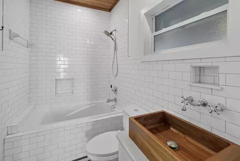 Bath - 206 Cabeza St, Saint Augustine, FL 32080 photo 6 of 9