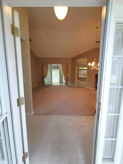 Entry Way - 933 Mirror Lake Dr, Saint Augustine, FL 32086 photo 2 of 2