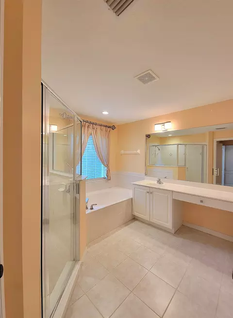 Bath - 933 Mirror Lake Dr, Saint Augustine, FL 32086 photo 2 of 4