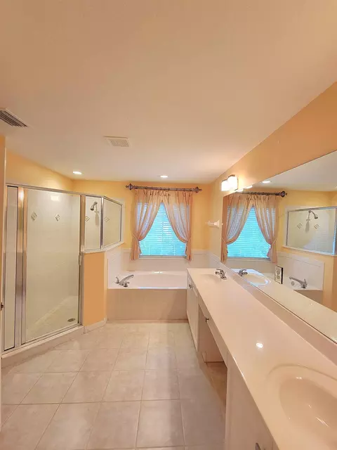Bath - 933 Mirror Lake Dr, Saint Augustine, FL 32086 photo 3 of 4