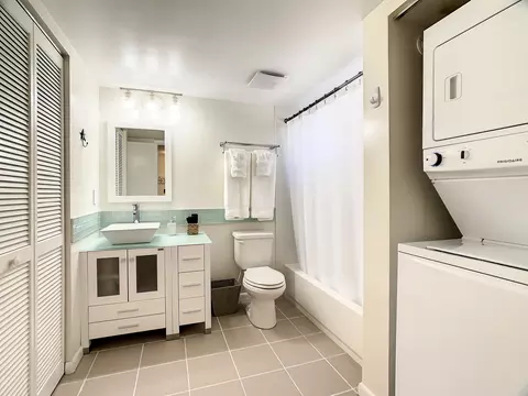 Bath - 4250 Jimmy Buffett Mem Hwy #N24, Saint Augustine, FL 32080 photo 1 of 1