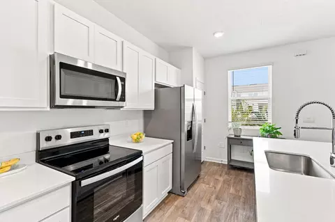 Kitchen - 40 Wading Ibis Rd, Saint Augustine, FL 32095 photo 4 of 5