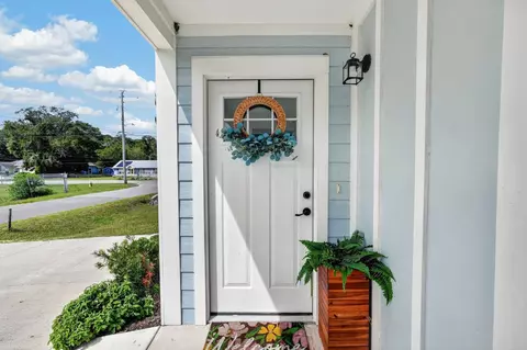 Entry Way - 890 Helen St, Saint Augustine, FL 32084 photo 1 of 2