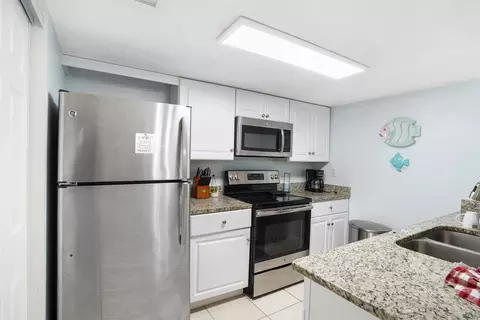 Kitchen - 4003 Windjammer Ln, Saint Augustine, FL 32084 photo 4 of 4