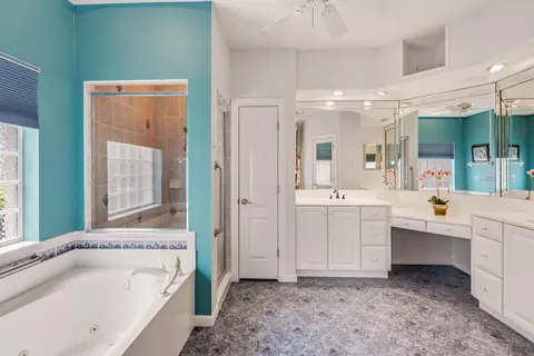 Bath - 905 Spring Lake Ct, Saint Augustine, FL 32080 photo 2 of 5