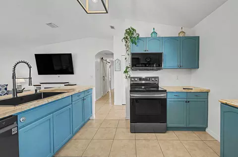 Kitchen - 2609 Screech Owl Ave, Saint Augustine, FL 32084 photo 4 of 5