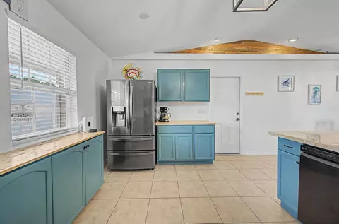 Kitchen - 2609 Screech Owl Ave, Saint Augustine, FL 32084 photo 3 of 5