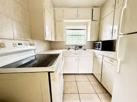 Kitchen - 1 E San Carlos Ave, Saint Augustine, FL 32084 photo 1 of 1