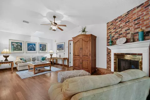 Living - 26 Lee Dr, Saint Augustine, FL 32080 photo 3 of 7