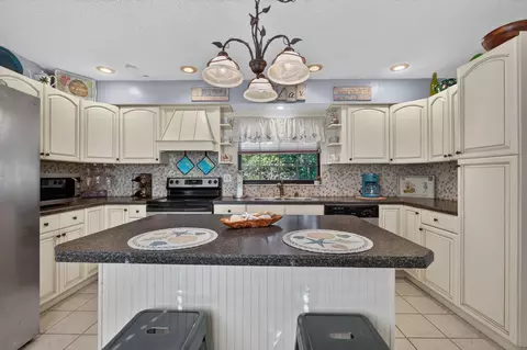 Kitchen - 26 Lee Dr, Saint Augustine, FL 32080 photo 3 of 4