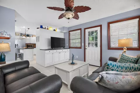 Living - 26 Lee Dr, Saint Augustine, FL 32080 photo 5 of 7