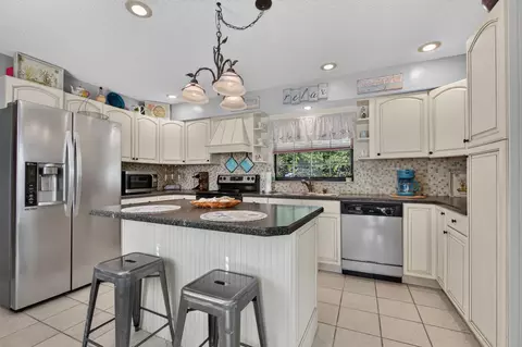Kitchen - 26 Lee Dr, Saint Augustine, FL 32080 photo 2 of 4