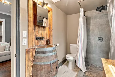 Bath - 5 Riberia St, Saint Augustine, FL 32084 photo 2 of 4