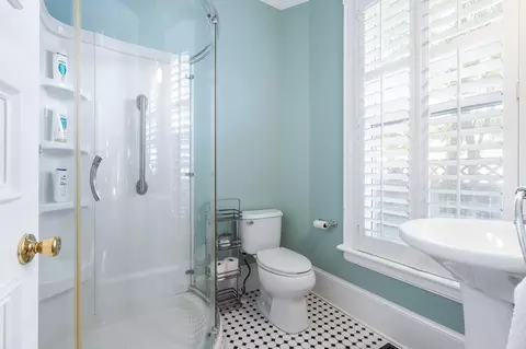 Bath - 24 Sevilla St, Saint Augustine, FL 32084 photo 1 of 7